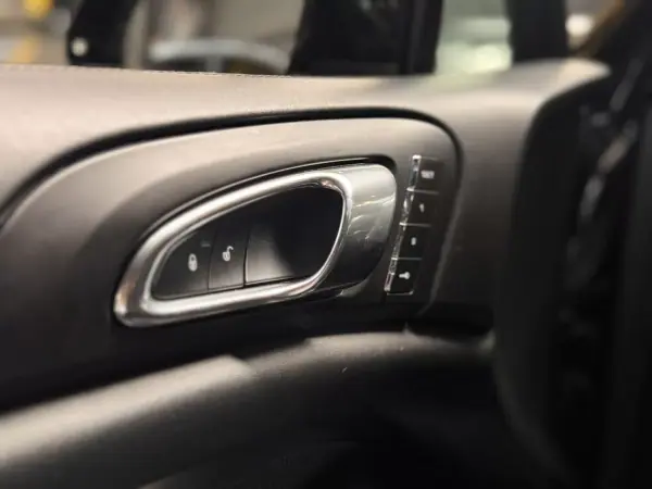 Porsche Cayenne 2017 - 42990 EUR, 155600 km - AUTO.MOTO.pt - 155600km - foto 15 de 31