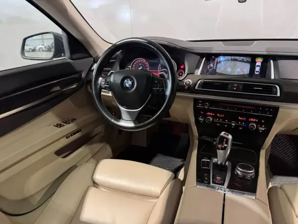 BMW 740 2014 - 21900 EUR, 306500 km - AUTO.MOTO.pt - 306500km - foto 19 de 55