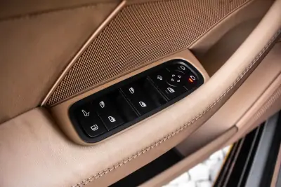 Porsche Panamera 2020 - 79990 EUR, 128249 km - 128249km - foto 20 de 48