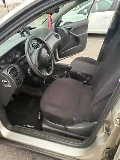 Ford Focus 1999 - 1750 EUR, 163500 km - AUTO.MOTO.pt - 163500km - foto 5 de 8