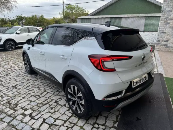 Renault Captur 2023 - 18500 EUR, 103000 km - AUTO.MOTO.pt - 103000km - foto 6 de 48