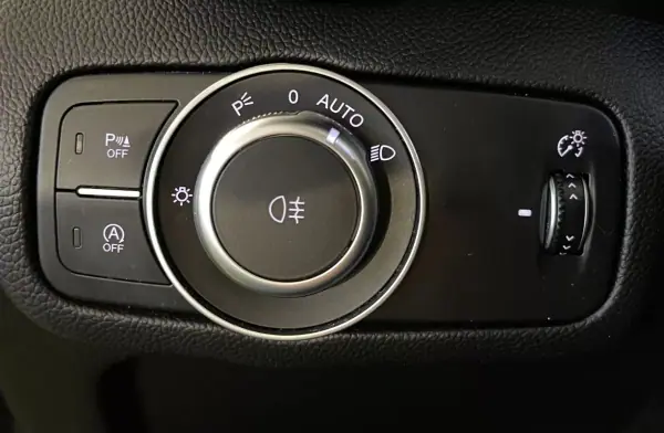 Alfa Romeo Giulia 2016 - 18500 EUR, 153000 km - AUTO.MOTO.pt - 153000km - foto 34 de 35