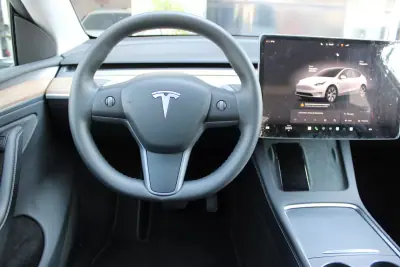 Tesla Model Y 2024 - 35900 EUR, 38745 km - 38745km - foto 35 de 38