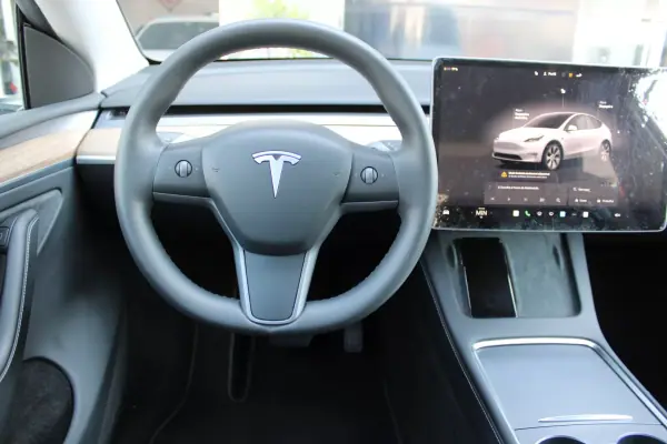 Tesla Model Y 2024 - 35900 EUR, 38745 km - 38745km - foto 35 de 38