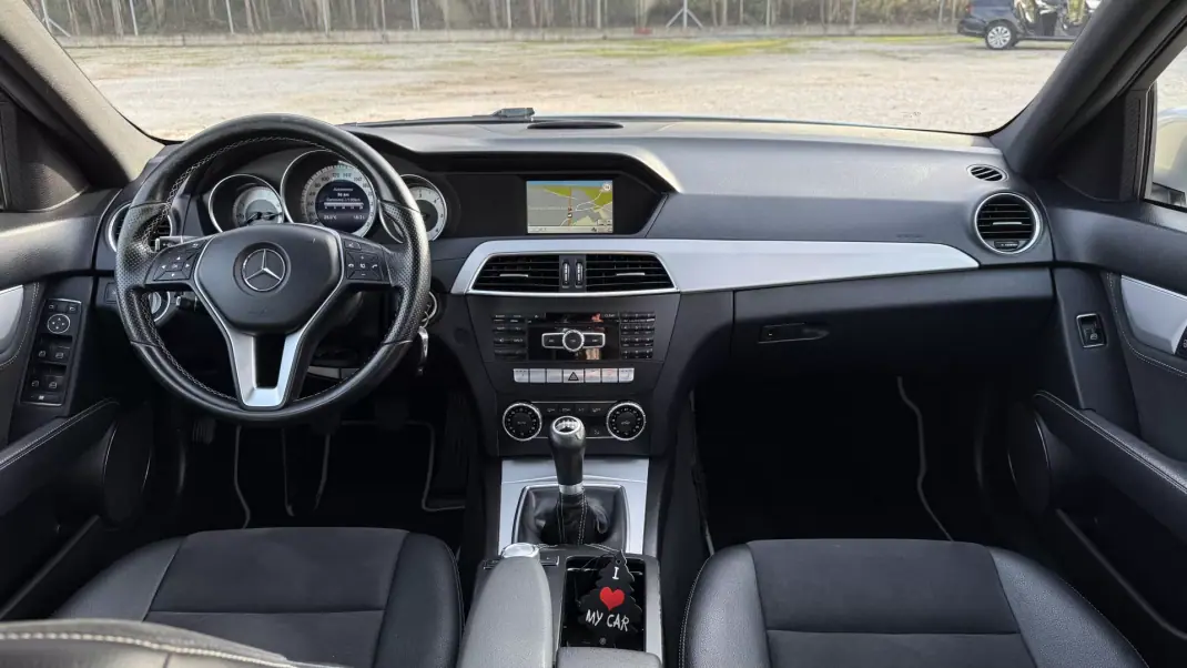 Mercedes-Benz C 180 2014 - 14900 EUR, 245000 km - AUTO.MOTO.pt - 245000km - foto 14 de 25