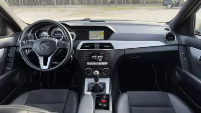 Mercedes-Benz C 180 2014 - 14900 EUR, 245000 km - AUTO.MOTO.pt - 245000km - foto 14 de 25