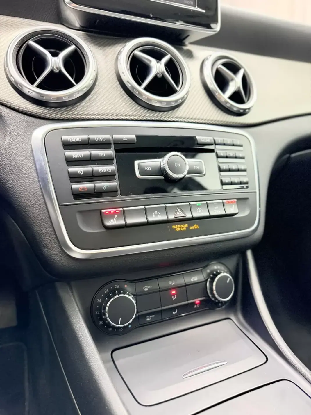 Mercedes-Benz GLA 200 2015 - 17000 EUR, 194000 km - AUTO.MOTO.pt - 194000km - foto 14 de 21