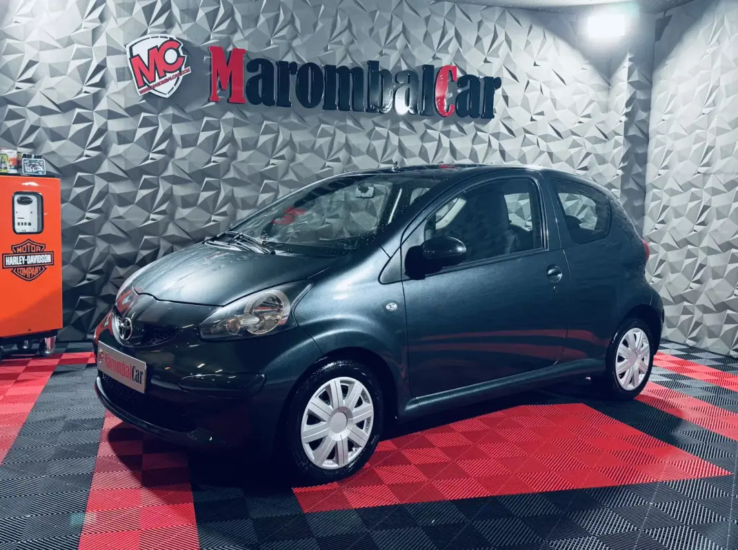 Toyota Aygo 2005 - 3990 EUR, 93218 km - AUTO.MOTO.pt - 93218km - foto 6 de 20
