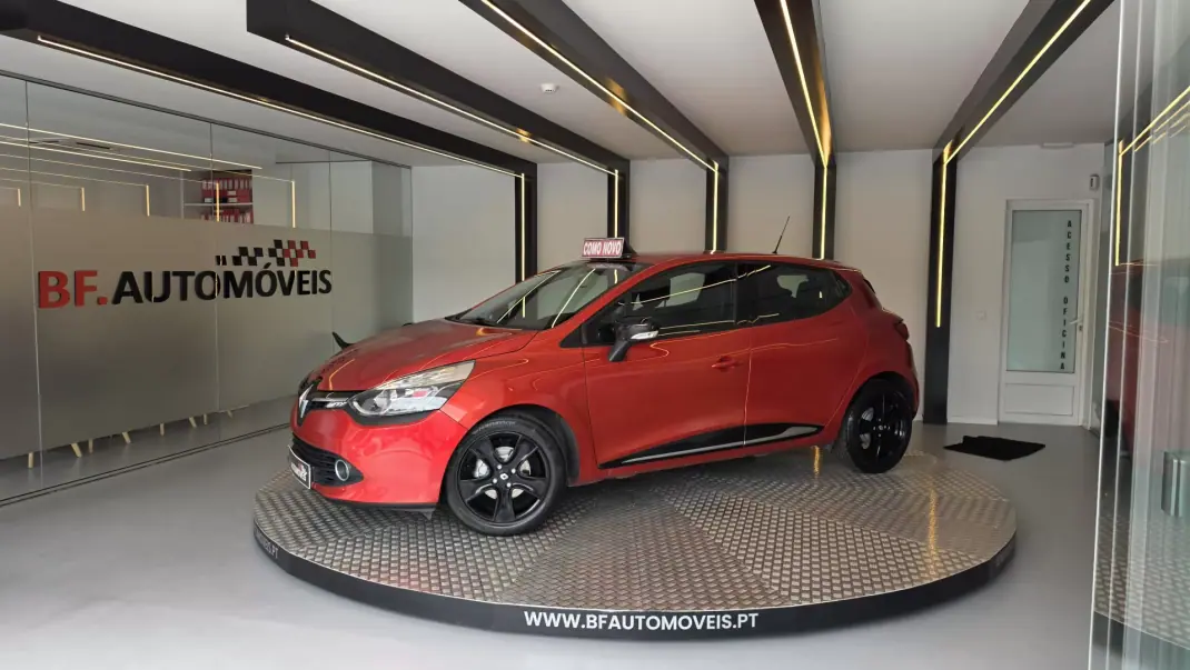 Renault Clio 2014 - 7900 EUR, 194340 km - AUTO.MOTO.pt - 194340km - foto 2 de 47