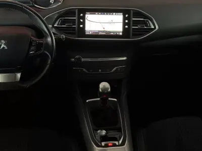 Peugeot 308 SW 2018 - 14990 EUR, 124838 km - AUTO.MOTO.pt - 124838km - foto 18 de 21