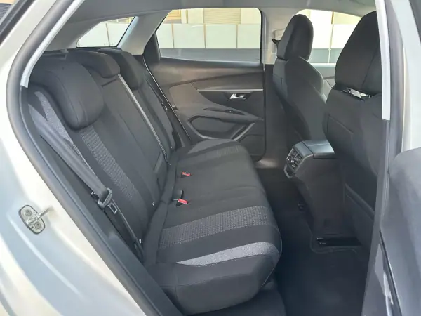 Peugeot 3008 2019 - 13900 EUR, 190000 km - AUTO.MOTO.pt - 190000km - foto 55 de 59