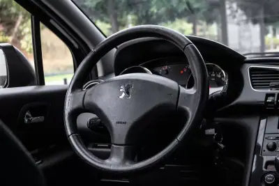 Peugeot 3008 2010 - 7490 EUR, 200623 km - AUTO.MOTO.pt - 200623km - foto 31 de 36