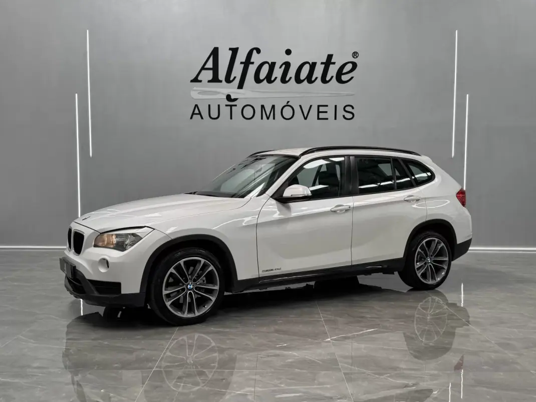 BMW X1 2015 - 16490 EUR, 255000 km - AUTO.MOTO.pt - 255000km - foto 1 de 31