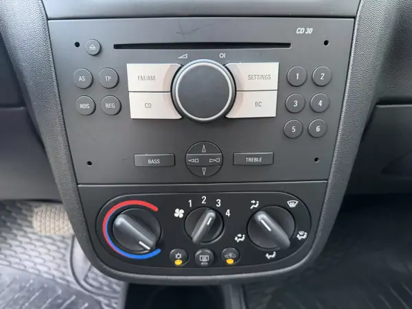 Opel COMBO 2011 - 8965 EUR, 85000 km - AUTO.MOTO.pt - 85000km - foto 25 de 33