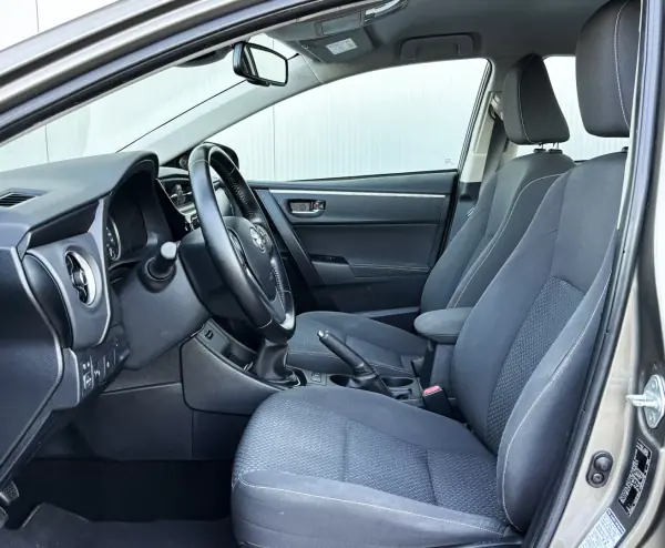 Toyota Corolla 2017 - 16450 EUR, 85000 km - AUTO.MOTO.pt - 85000km - foto 9 de 36