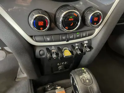 MINI Countryman 2018 - 19800 EUR, 135541 km - AUTO.MOTO.pt - 135541km - foto 13 de 23