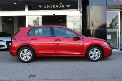 Volkswagen Golf 2021 - 16900 EUR, 4480 km - AUTO.MOTO.pt - 4480km - foto 23 de 25