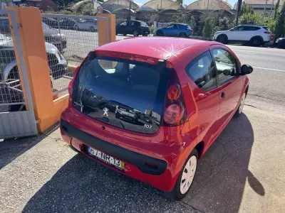 Peugeot 107 2013 - 5900 EUR, 101788 km - AUTO.MOTO.pt - 101788km - foto 7 de 9