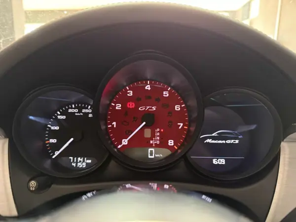 Porsche Macan 2016 - 65000 EUR, 68887 km - AUTO.MOTO.pt - 68887km - foto 14 de 20