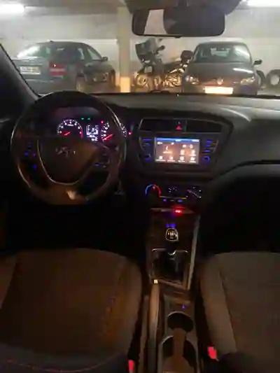 Hyundai i20 2018 - 10550 EUR, 99 km - AUTO.MOTO.pt - 99km - foto 8 de 15