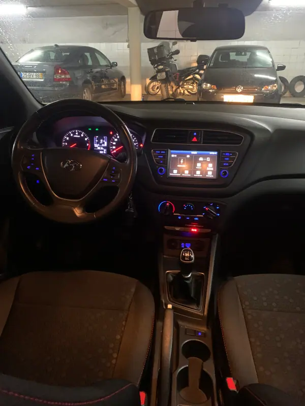 Hyundai i20 2018 - 10550 EUR, 99 km - AUTO.MOTO.pt - 99km - foto 8 de 15
