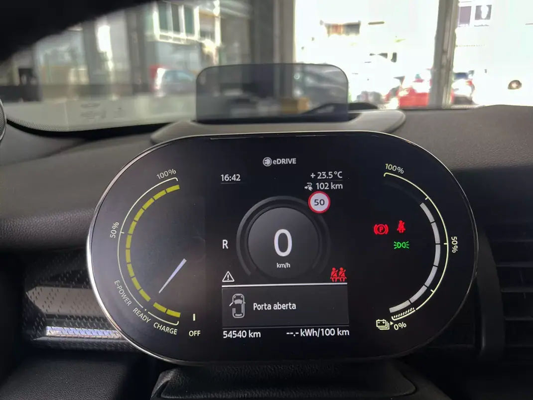 MINI Electric 2020 - 18800 EUR, 54497 km - AUTO.MOTO.pt - 54497km - foto 13 de 25