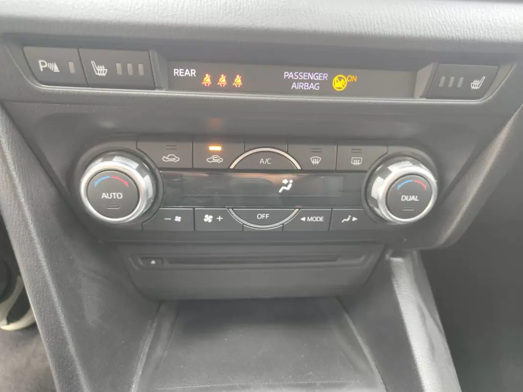 Mazda 3 2016 - 12490 EUR, 87000 km - 87000km - foto 18 de 22