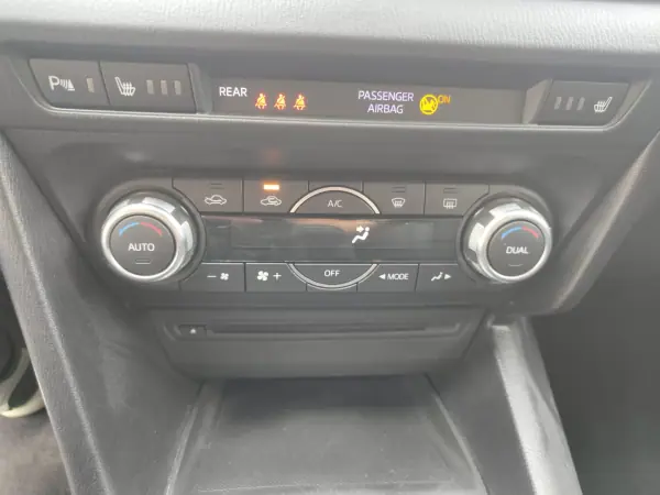 Mazda 3 2016 - 12490 EUR, 87000 km - AUTO.MOTO.pt - 87000km - foto 18 de 22