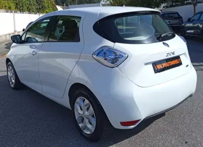 Renault Zoe 2019 - 11490 EUR, 14871 km - AUTO.MOTO.pt - 14871km - foto 6 de 16