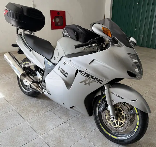 Honda CBR1100XX Injeção electrónica 2001 Gasolina — 53 200 km · Lisboa Honda CBR1100XX 2001