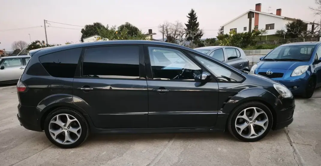 Ford S-Max 2008 - 10990 EUR, 274092 km - AUTO.MOTO.pt - 274092km - foto 4 de 32