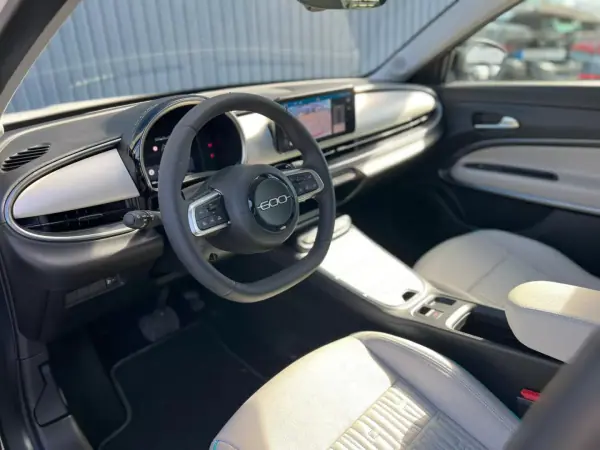 Fiat 600 2025 - 24500 EUR, 9900 km - AUTO.MOTO.pt - 9900km - foto 9 de 16