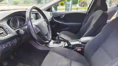 Volvo V40 Cross Country 2015 - 6990 EUR, 315000 km - AUTO.MOTO.pt - 315000km - foto 10 de 22