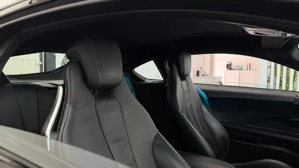 BMW i8 2014 - 61990 EUR, 91277 km - AUTO.MOTO.pt - 91277km - foto 25 de 27