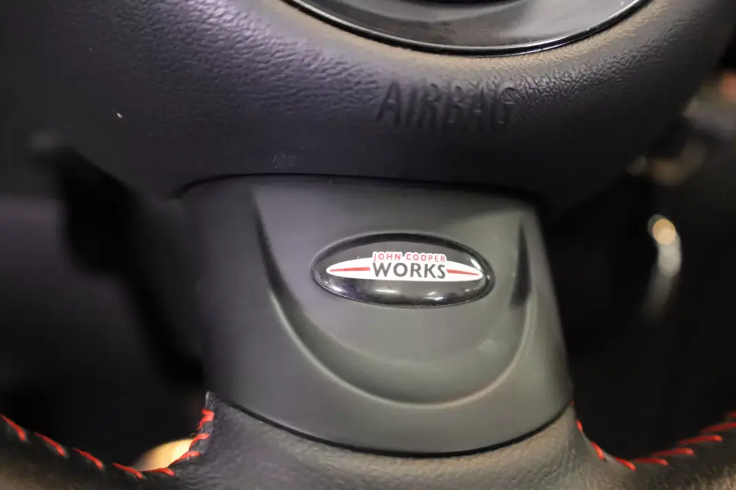 MINI John Cooper Works 2015 - 22950 EUR, 65169 km - AUTO.MOTO.pt - 65169km - foto 26 de 50