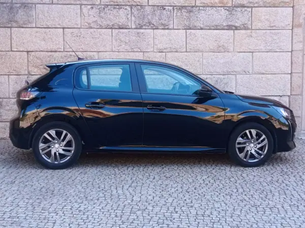 Peugeot 208 2021 - 10790 EUR, 90000 km - AUTO.MOTO.pt - 90000km - foto 3 de 15
