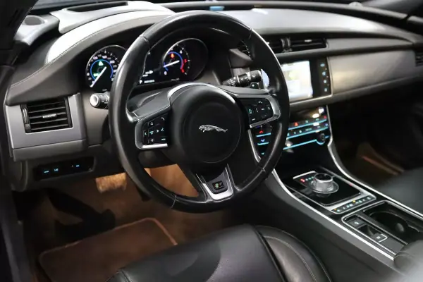 Jaguar XF 2016 - 25900 EUR, 63375 km - AUTO.MOTO.pt - 63375km - foto 8 de 36