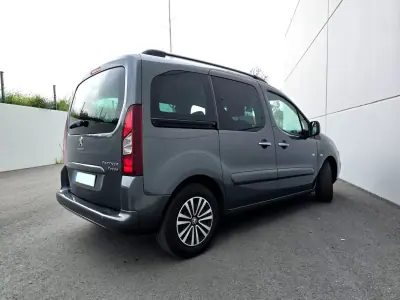 Peugeot Partner 2017 - 12490 EUR, 129000 km - AUTO.MOTO.pt - 129000km - foto 5 de 27