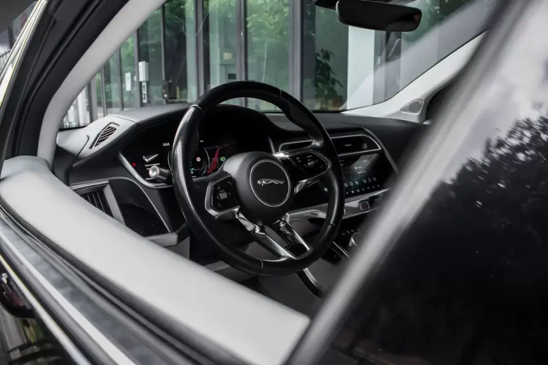 Jaguar I-Pace 2018 - 22990 EUR, 116299 km - AUTO.MOTO.pt - 116299km - foto 24 de 43