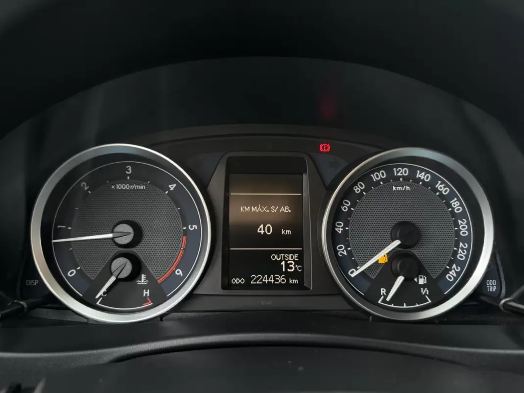 Toyota Auris 2014 - 10990 EUR, 224000 km - AUTO.MOTO.pt - 224000km - foto 24 de 27