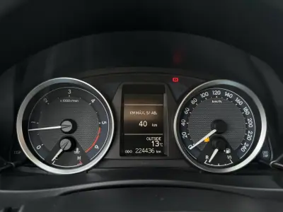 Toyota Auris 2014 - 10990 EUR, 224000 km - AUTO.MOTO.pt - 224000km - foto 24 de 27