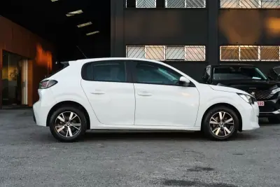 Peugeot 208 2021 - 13999 EUR, 99146 km - foto 3 de 23