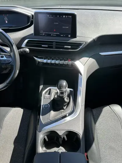 Peugeot 3008 2018 - 14900 EUR, 200000 km - AUTO.MOTO.pt - 200000km - foto 50 de 63