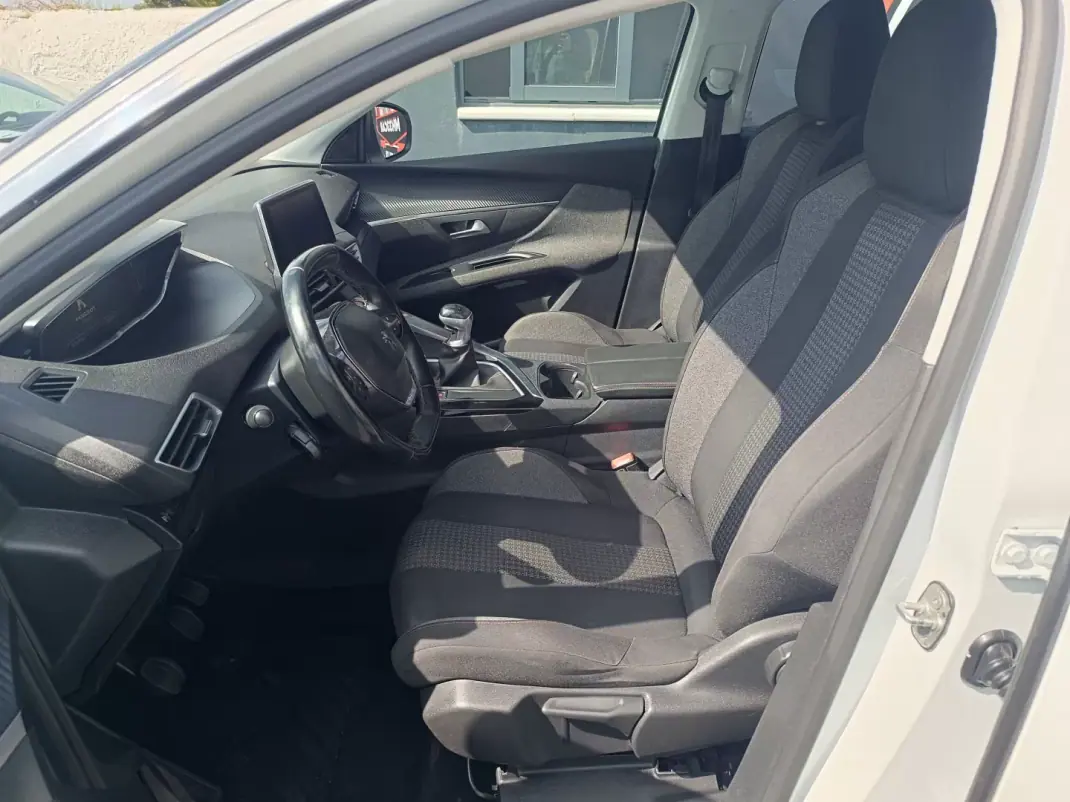 Peugeot 5008 2019 - 14900 EUR, 203649 km - AUTO.MOTO.pt - 203649km - foto 29 de 34