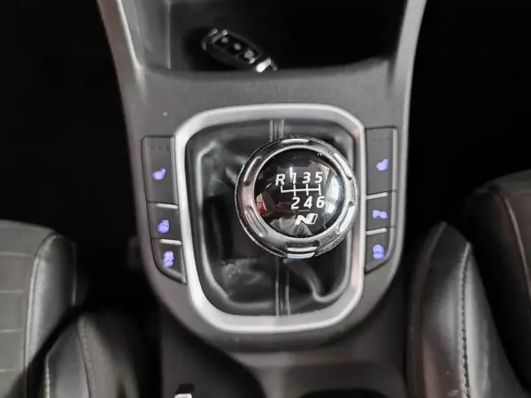 Hyundai i30 2018 - 27500 EUR, 119000 km - AUTO.MOTO.pt - 119000km - foto 31 de 34