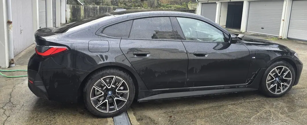BMW i4 2023 - 41000 EUR, 54000 km - AUTO.MOTO.pt - 54000km - foto 1 de 6