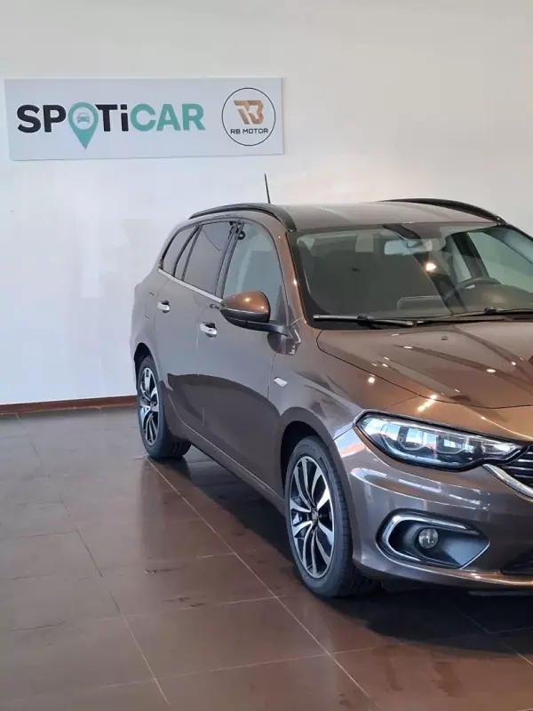 Fiat Tipo Station Wagon 2018 - 11900 EUR, 91900 km - AUTO.MOTO.pt - 91900km - foto 4 de 31
