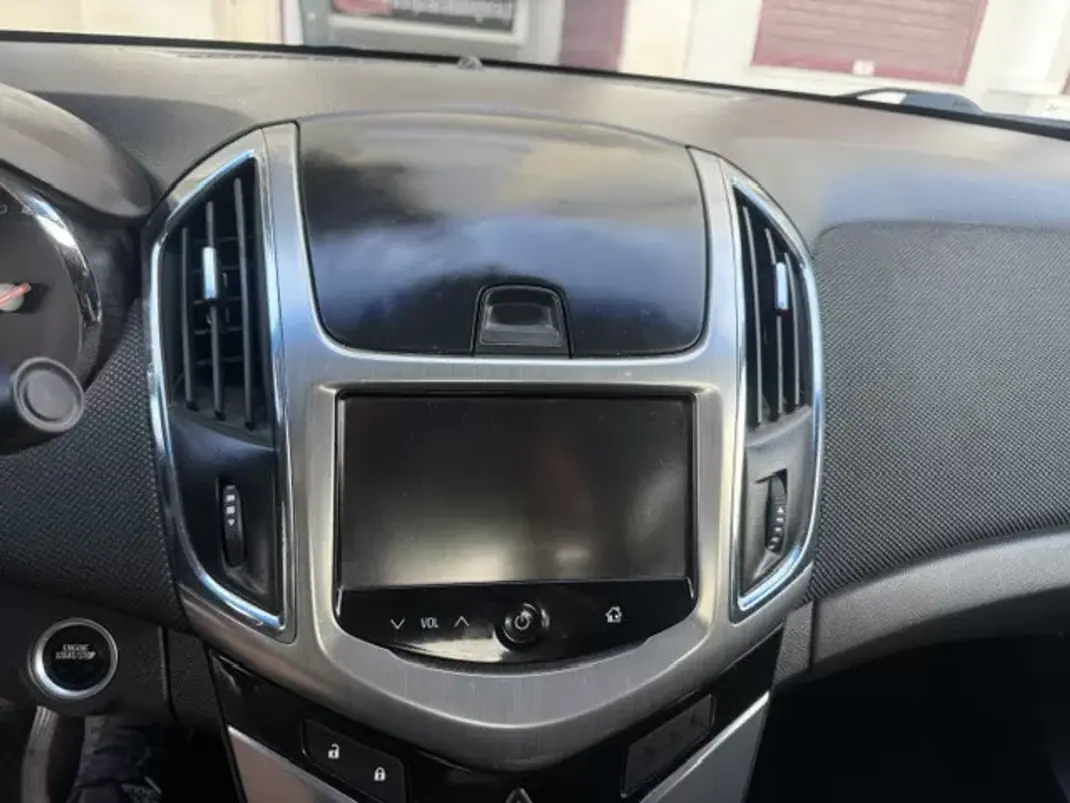 Chevrolet Cruze 2013 - 6800 EUR, 166000 km - AUTO.MOTO.pt - 166000km - foto 19 de 31