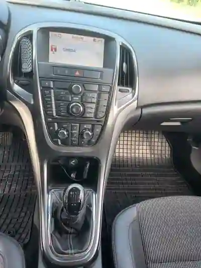 Opel Astra Sports Tourer 2011 - 6599 EUR, 190000 km - AUTO.MOTO.pt - 190000km - foto 11 de 14