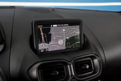 Aston Martin V8 Vantage Roadster 2021 - 165000 EUR, 14873 km - AUTO.MOTO.pt - 14873km - foto 17 de 21